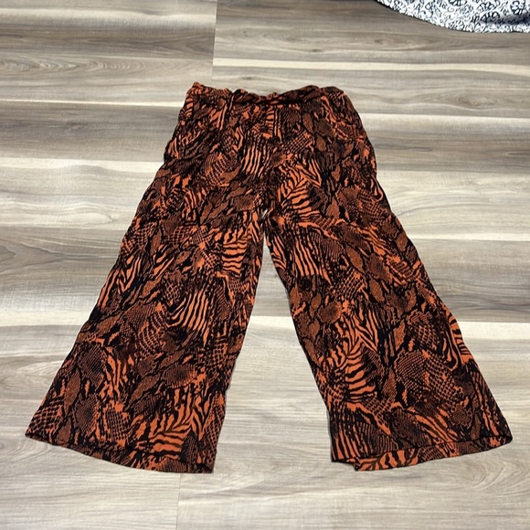 Aritzia Wilfred flowy straight leg pants size small - Picture 2 of 11